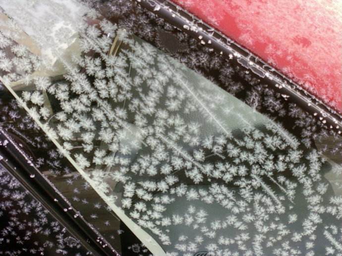 冬天門窗總結(jié)雪花，處理方法你知道多少個？